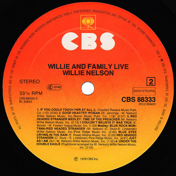 Willie Nelson - Willie And Family Live